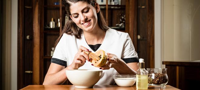 Relax, rigenerazione, benessere TRATTAMENTI VISO PER LEI E PER LUI MARIA GALLAND Cura e pulizia del viso ca. 50 min.