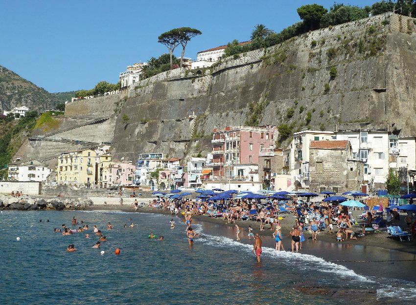 Passeggiando lungo le strade, oltre alle ville precedentemente richiamate, è possibile visitare la tenuta de "Il Pizzo", la chiesa dei Frati Cappuccini, risalente al 1546, posta sul costone tufaceo