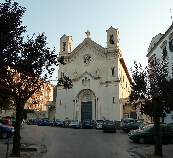 Piazza Matteotti crocevia più importante di Sant'Agnello è Piazza Matteotti, dove ha sede il Municipio.