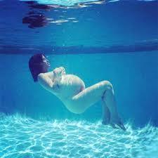 L acqua inoltre massaggia naturalmente il corpo immerso, evidenziando cospicui benefici anche sul piano psicologico.