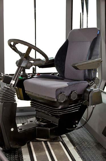 Comfort eccellente per l operatore La postazione di guida - scorrevole e pivottante - offre la massima ergonomia per l operatore.