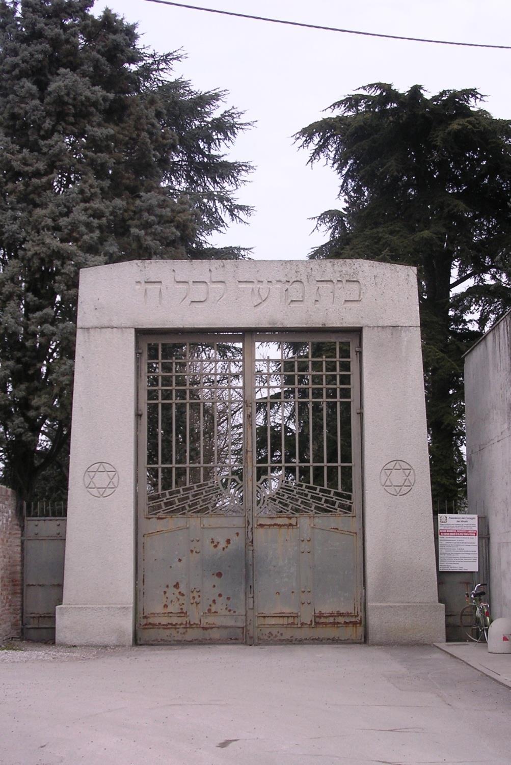 Portale d ingresso al Cimitero ebraico di via delle