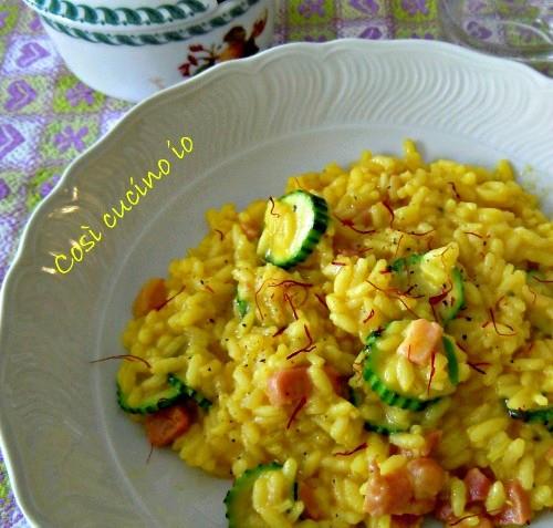 Risotto giallo di pancetta e zucchine Una variazione del risotto allo zafferano classico.