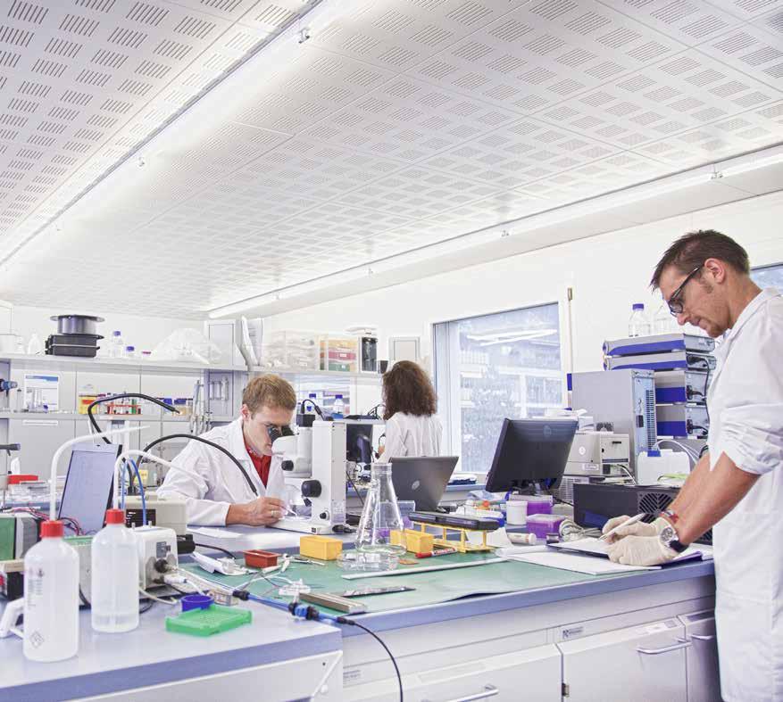 Formazione, ricerca e sviluppo Laboratorio di microdiagnostica, CSEM Landquart Le imprese che si insediano nei Grigioni beneficiano durevolmente dell elevata caratura del panorama formativo.