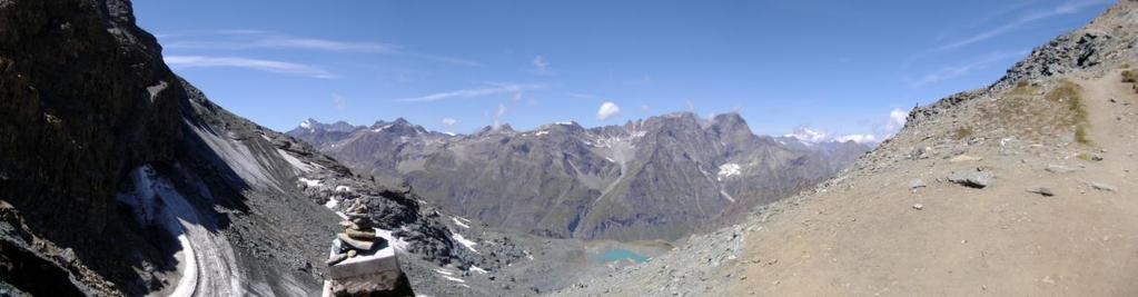 2636, che offre panorami di grande bellezza alpina con scorci sui gruppi del Gran Paradiso e delle Lavanne.