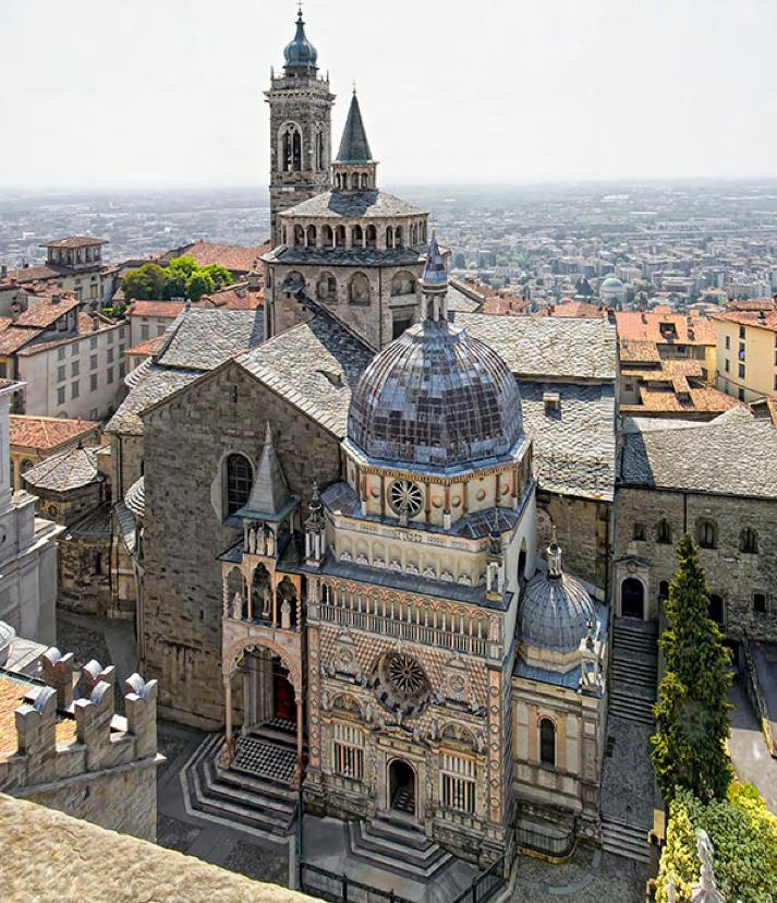 La basilica di Bergamo La Basilica di Santa Maria Maggiore è stata definita la Cappella votiva della città di Bergamo.