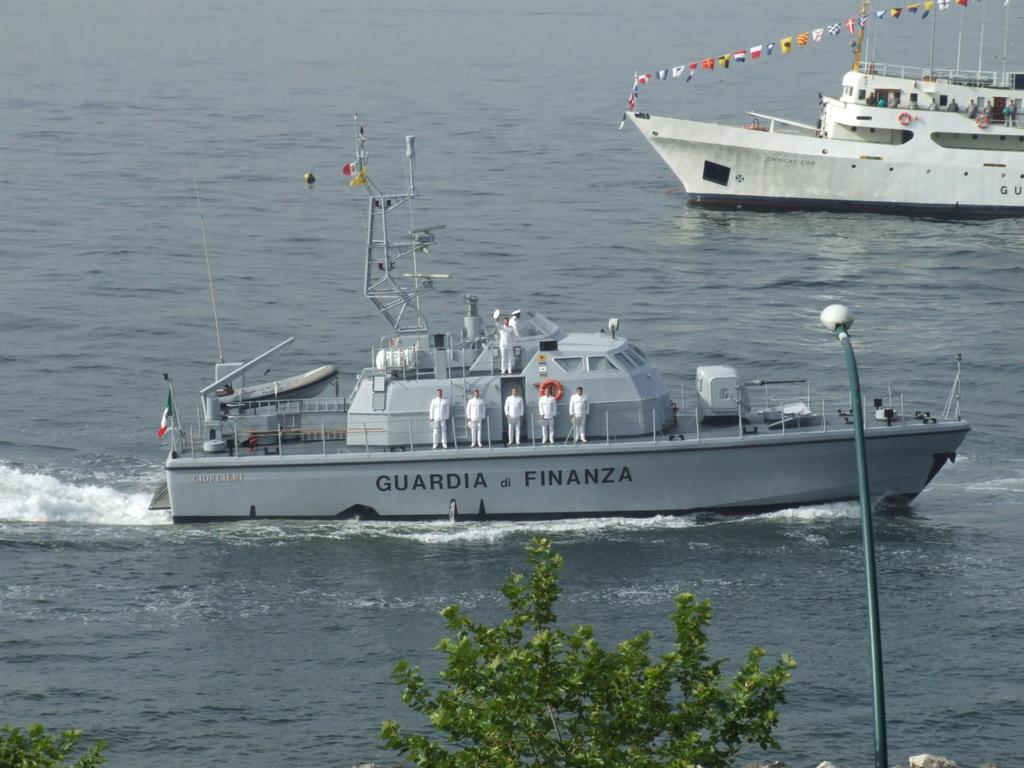 2006 Giugno Golfo di Napoli Sfilata di mezzi