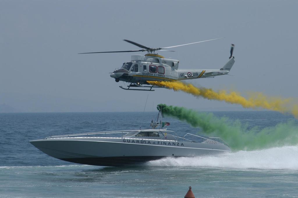 2004 Golfo di Gaeta Sfilata di mezzi aerei e