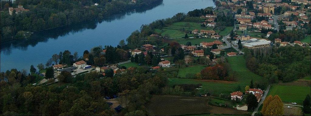 protette regionali e ai siti della Rete Natura 2000, per la loro struttura lineare e continua o il loro ruolo di collegamento ecologico, sono funzionali alla distribuzione geografica, allo scambio