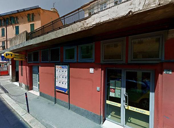 Gli Uffici Postali si trovano in via Airaghi, Sestiere di Borgo