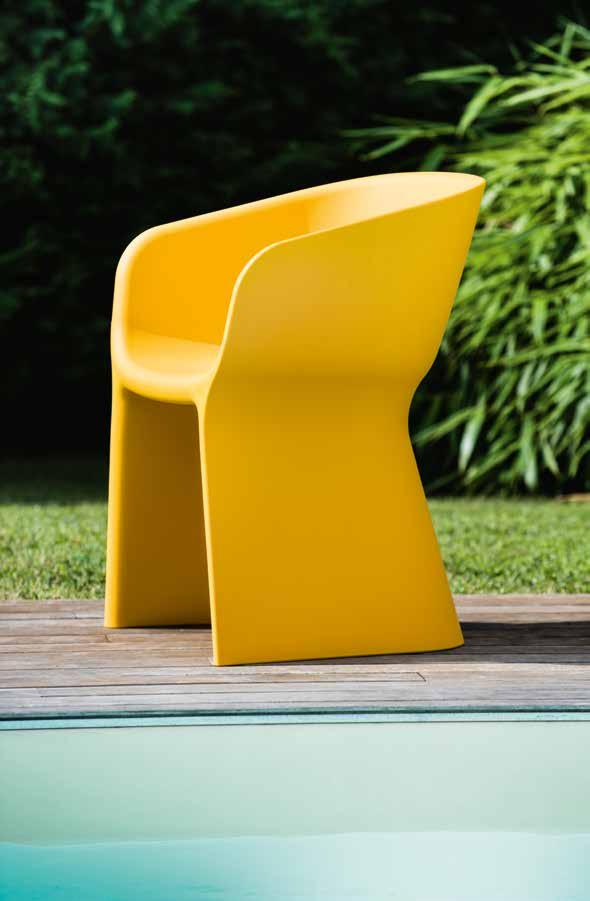 Mix di eleganza, ergonomia e funzionalità, coniuga un aspetto scultoreo ad una