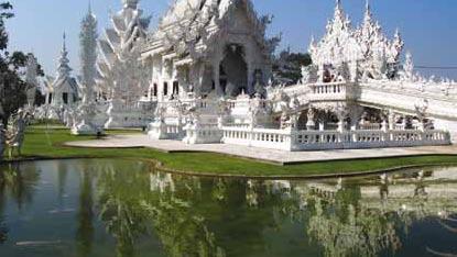 Yangon Chiang Rai Chiang Mai Lampang Phitsanuloke Bangkokk Luang Prabang Siem Reap Hanoi Hoi An La Thailandia è il Paese che più offre e più ti riempie di doni e sorprese, la terra esagerata, con