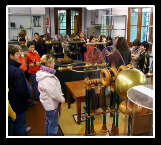 Fare Fisica Insieme Percorsi tematici per le Scuole Secondarie Approfondire un tema legato alla fisica analizzandolo sotto diversi aspetti: Presentazione del tema attraverso l attività di laboratorio