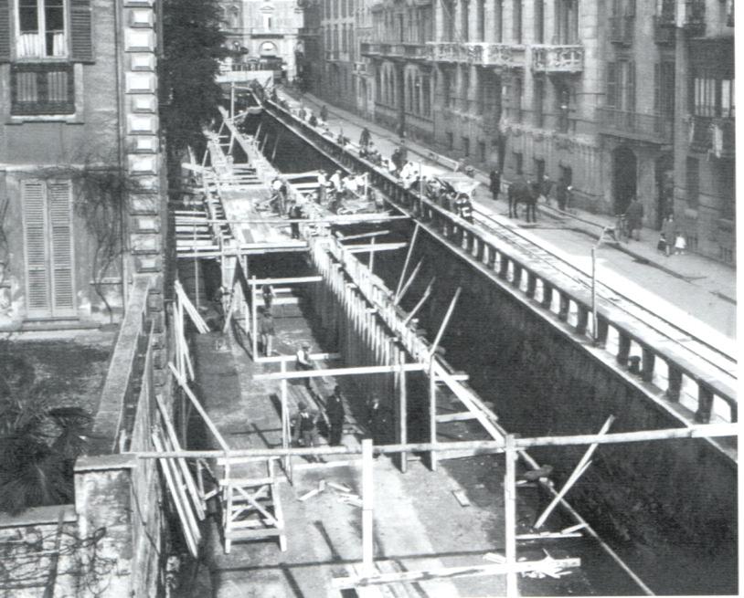 successiva fase di interramento della fossa (1966) il canale più interno, a ridosso degli edifici, venne