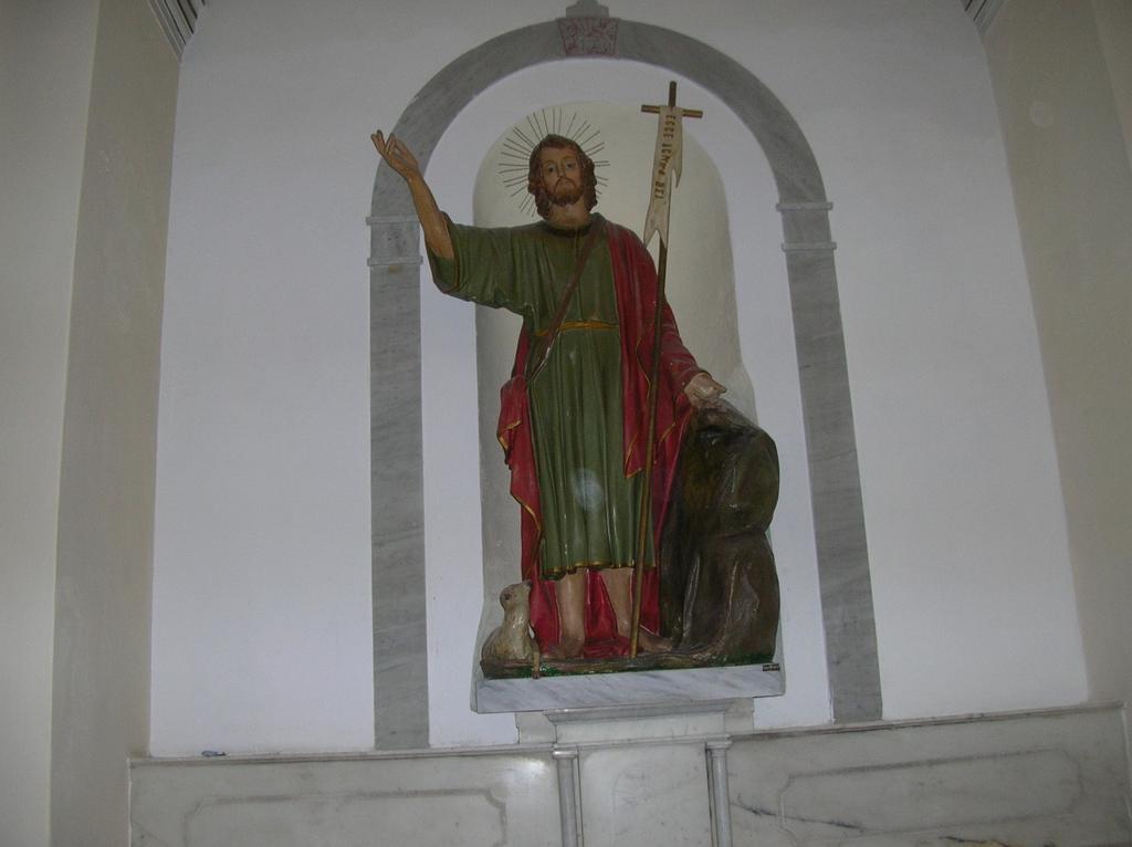 San Giovanni Battista e la Chiesa di San Pietro in Lipari La statua di San Giovanni Battista a San Pietro.