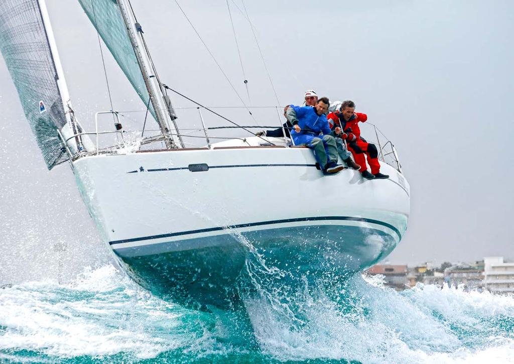 molto veloce a vela, divertente e sicura / Very fast, agile and safe 4 10 20 30 40 50 8 10 12 14 16 6 20 60 70 2 80 Fast and easy to handle, even when conduced by a reduced crew.