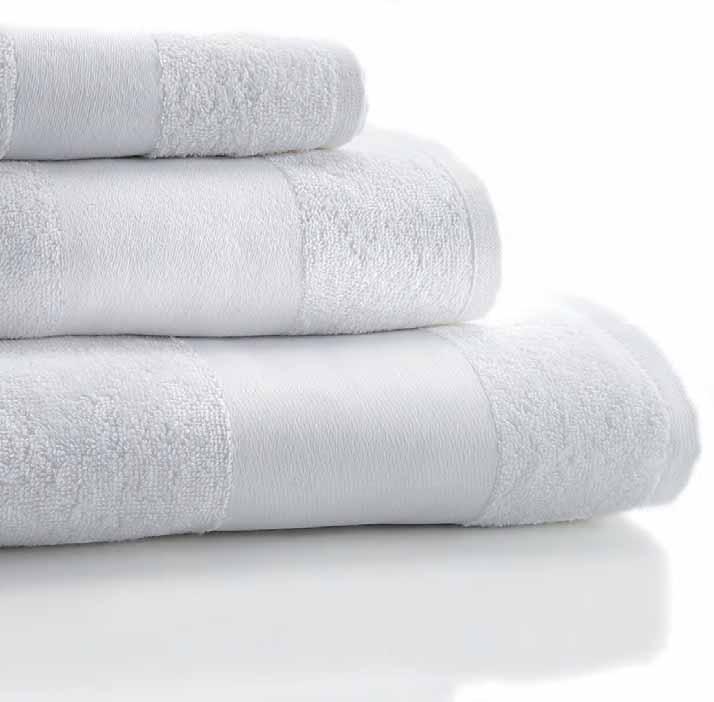 Collezione di teli in spugna riccia con banda liscia. Ideali per stampe piccole o estese e per ricami. A collection of pure cotton terry towels with smooth band.