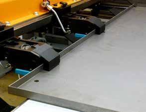 Pinze bloccaggio lamiera Locking sheet clamps Le pinze di bloccaggio oleo pneumatiche hanno una forza regolabile in base al materiale ed allo spessore da lavorare.