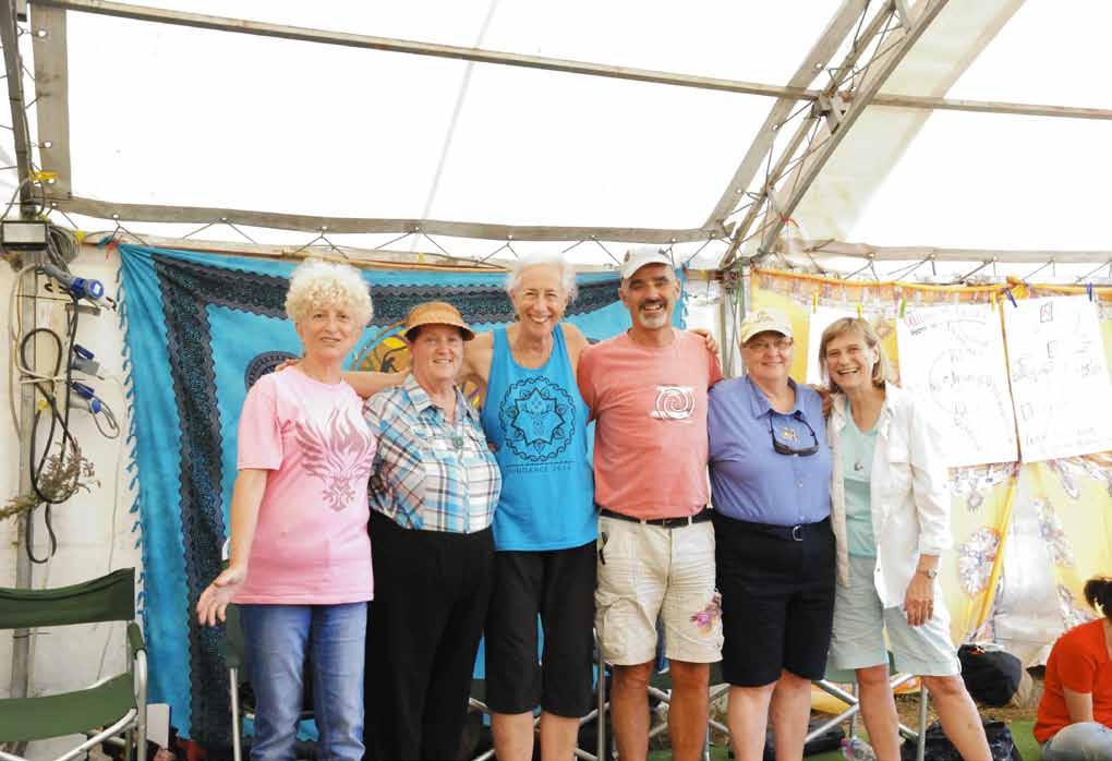 Insegnanti Gli insegnanti della Earth Lodge sono qualificati sul Sentiero della Dolce Medicina della Danza del Sole, attraverso un training estremamente selettivo e impegnativo.