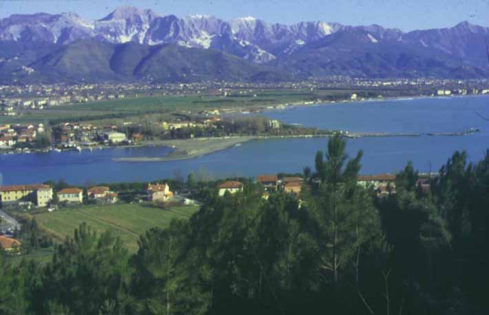 Il percorso didattico dell Orto botanico Il clima delle Alpi Apuane Nello spazio di pochi chilometri, a partire dalla pianura costiera, le Alpi Apuane s innalzano fi no a sfi orare i duemila metri di