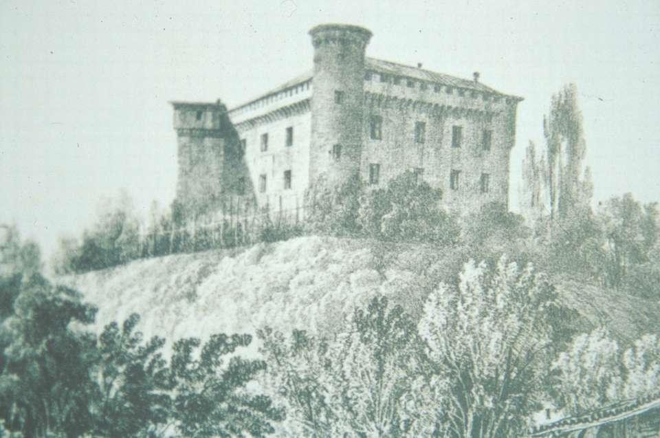 Da Giavenne sono passato a MONTICELLO a visitare il castello Roero, situato sopra una sommità che domina tutti i contrafforti della parte settentrionale della val di Tanaro sino alle Alpi ( ).