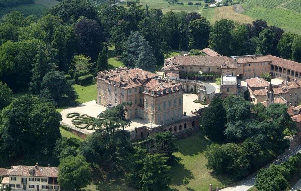 PARCO DEL CASTELLO DI SAN MARTINO ALFIERI Tutti questi grandiosi edifici sono stati fabbricati sui principi del XVIII secolo e fa specie che queste