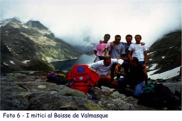 vallone guadagnando rapidamente quota con alcuni tornanti e un lungo traverso dove si deve faticar. Ci portiamo così al largo imbocco della Vallée des Merveilles al cospetto di imponenti montagne.