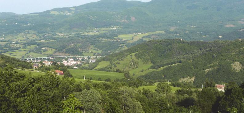 Dalla zona di Raggio è possibile vedere i due landmark di Corzano: le rovine del castello e il