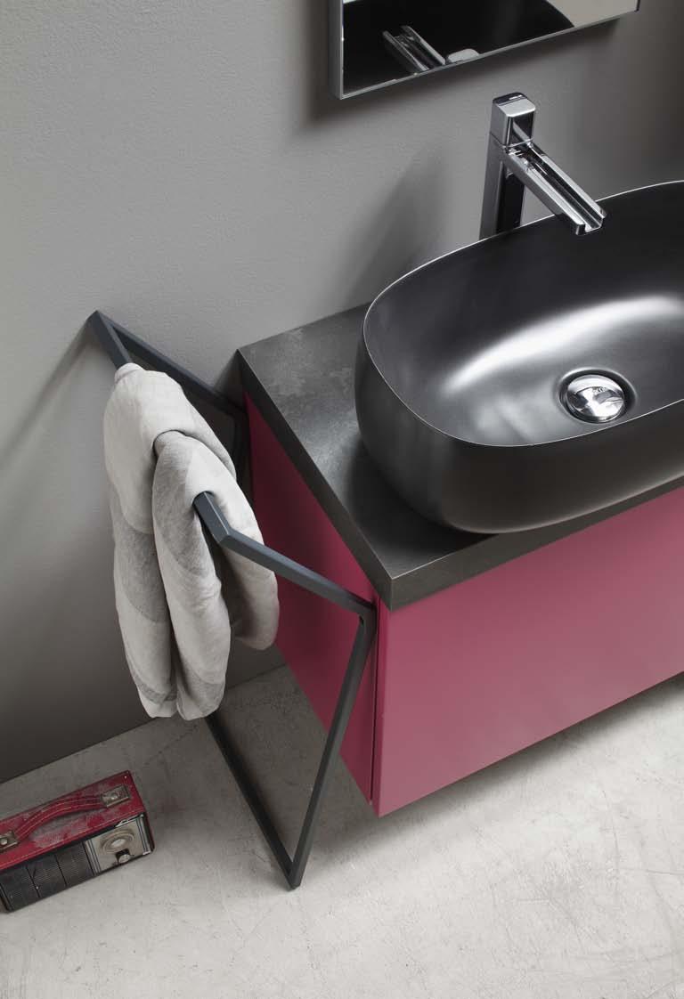 top in Unicolor, which complements the sit-on wash basin and the original metal towel holder.