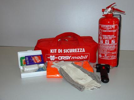 KIT DI SICUREZZA KS Kit di sicurezza per autovetture, pratica borsetta con velcro sul fondo robusto e compatta che contiene i seguenti articoli: estintore a polvere da 2 kg ad alta capacità