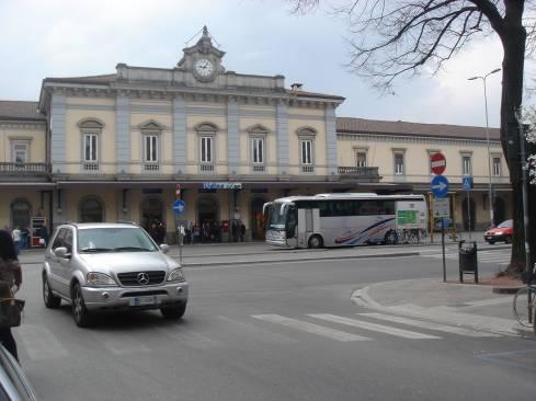 linea Venezia Trieste in corrispondenza della stazione di Monfalcone, raggiunge la stazione Trieste Centrale con un tempo di percorrenza che varia dai 70 ai 105 minuti.