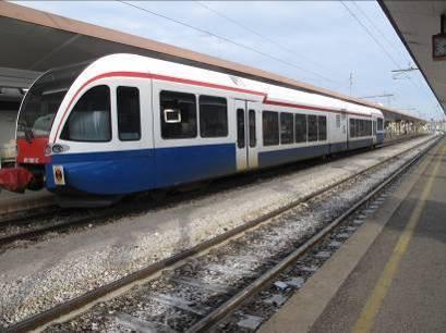 4.2. La linea Udine Cividale Il territorio orientale della conurbazione è interessato dalla linea ferroviaria Udine- Cividale gestita dalla F.U.C. (Ferrovie Udine Cividale S.r.l), linea secondaria a binario unico, non elettrificata ed a scartamento ordinario di circa 15 km.