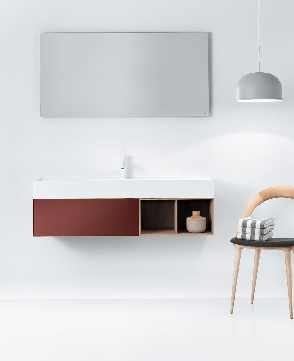 Composizione con lavabo rettangolare da appoggio su arredi H 25 cm. In foto: lavabo da cm 120 x 45 x h 12 su cassettiera Bordeaux opaco e vano a giorno Rovere Solid Skin da cm 120 x 45 x h 25.