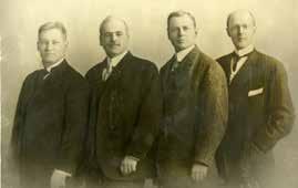 LA NOSTRA STORIA I primi quattro Rotariani: Gustavus Loehr, Silvester Schiele, Hiram Shorey e Paul P. Harris, 1905-1912 circa. Il Rotary ha più di 100 anni.