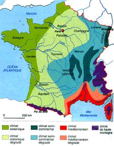 IL CLIMA Il clima varia di regione in regione Clima mediterraneo della costa meridionale Clima oceanico e ventoso della Francia