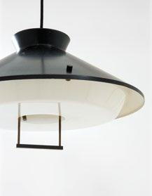 cm 12 e h cm 96, diam. cm 12 500 / 700 90 Stilnovo Rara lampada da soffitto orientabile e ad altezza variabile mod. 1137 Metallo smaltato, ottone, perspex. Prod. Stilnovo, 1955 ca.