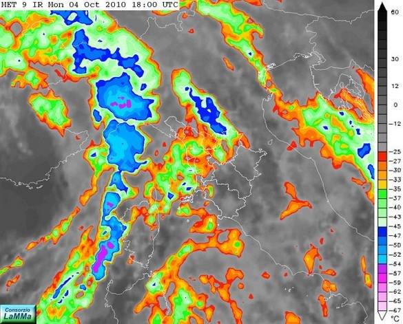 Fig. 3 - Immagine ripresa dal satellite nel canale dell infrarosso termico sulle zone dell'italia centrosettentrionale alle ore 18.00 UTC del giorno 04/10/2010.