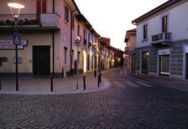 ITINERARI Via Dante (Foto: Studio Perotti) Santo Sepolcro con annessa la Chiesa di Santa Maria Maddalena di Camuzzago (Xll sec).