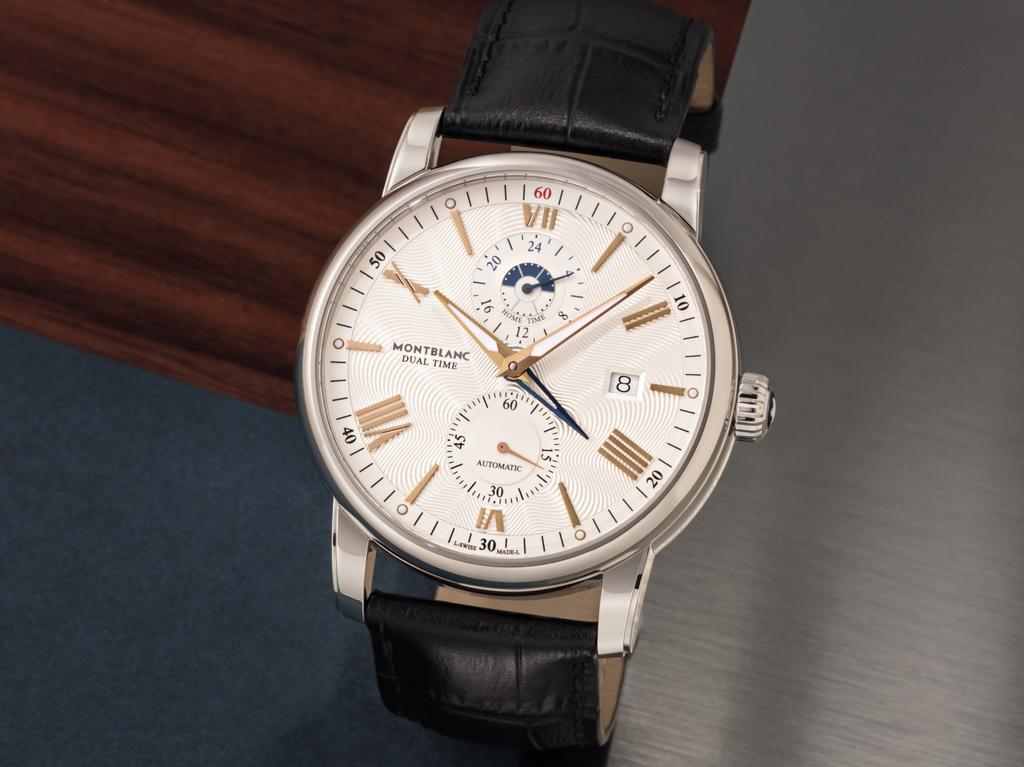 60 / 61 Montblanc 4810 Dual Time Ispirata a un epoca in cui i viaggi e il commercio oltreoceano sembrarono avvicinare il mondo, la Montblanc 4810 Collection presenta un orologio con una complicazione