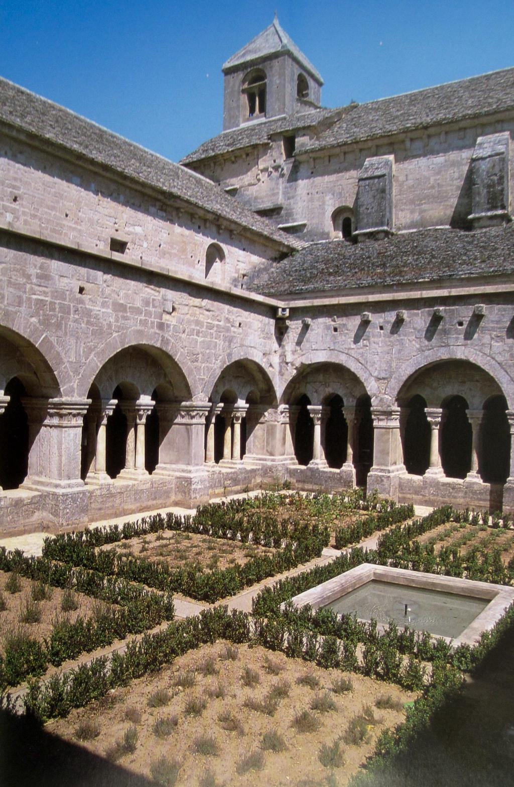 I giardini erano presenti tanto nei Conventi quanto nelle Corti. Il giardino monastico, ubicato nel Chiostro, era luogo di raccoglimento e preghiera.