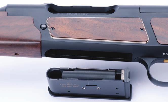 Il fucile dispone di un sistema di sicurezza che viene azionato da un bottone a pressione, posto sul retro dell otturatore.
