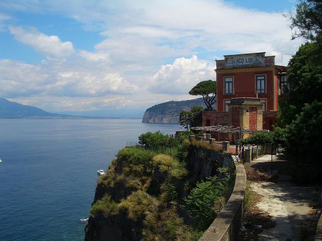 HOTEL LORELEY LONDRES SORRENTO (NAPLES) ITALY 23TH MARCH 2015 HOTEL RISTORANTE STABILIMENTO BALNEARE Introduction The Loreley et Londres is an ancient and historical hotel in Sorrento, a dusty rose