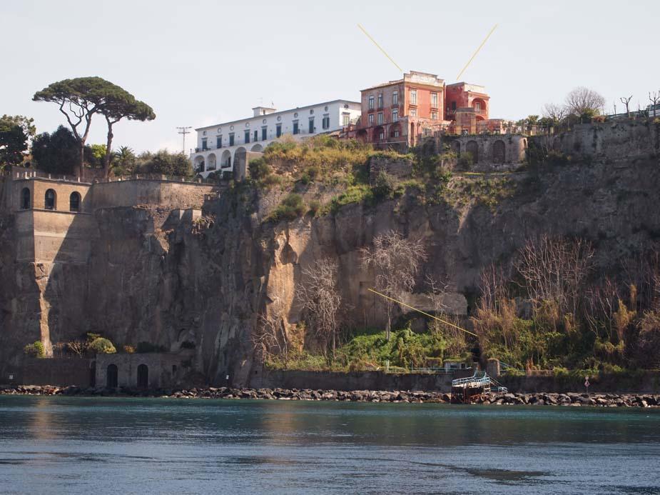 HOTEL ASCENSORE RISTORANTE STABILIMENTO BALNEARE Transformation of the property and tourism development For the peculiarity and uniqueness of its location the Hotel Loreley et Londres in Sorrento,