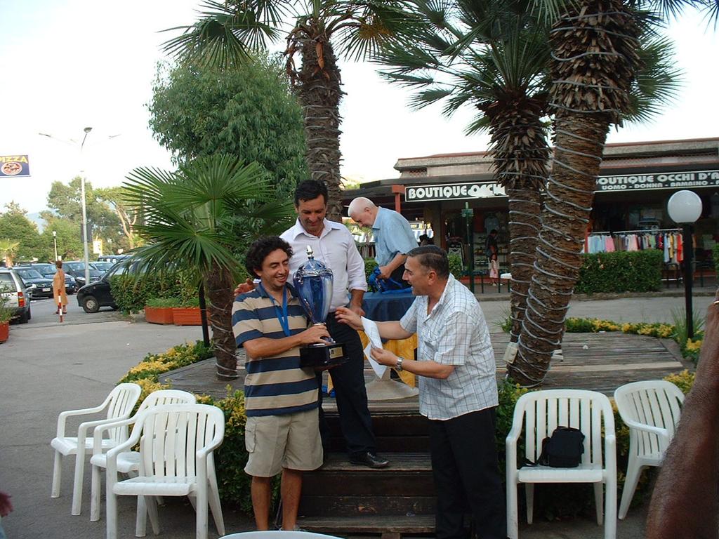 tenuta nei locali della caffetteria Tony, rinomato bar nella località turistica, sul litorale casertano, di Baia Domizia, la prima edizione del torneo Active Chess A30.