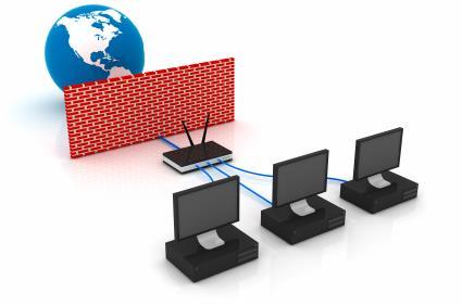 AMMINISTRATORE E FIREWALL Firewall = software (o hardware) che protegge contro aggressioni provenienti dall esterno e blocca eventuali programmi presenti sul computer che tentano di accedere ad