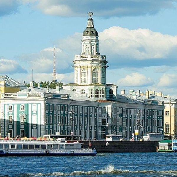 2 giorno, lunedì 11 settembre: SAN PIETROBURGO. Dopo la prima colazione partenza alla scoperta di San Pietroburgo fondata nel 1703 dallo zar Pietro il Grande che volle aprire una finestra sull Europa.