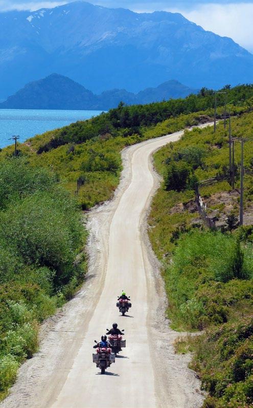 da BARILOCHE a km TREVELIN 385 Lasceremo il bellissimo lago Nahuel Huapi solo dopo aver esplorato le insenature del mirador Llao Llao, punto panoramico dal quale sorseggeremo un caffè.