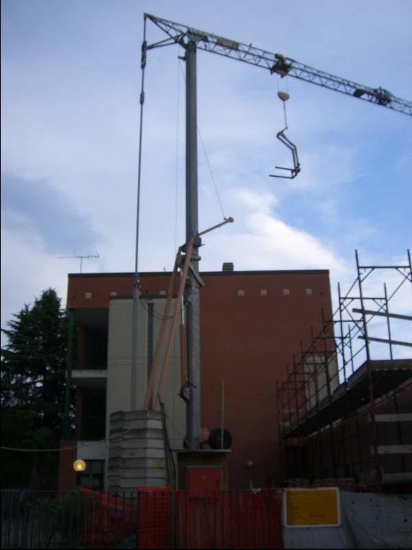 MARTELLO PNEUMATICO UTENSILI VARI IN ARMADIETTO CONTENITORE SEGA CIRCOLARE DA CANTIERE (VETUSTE) IDROPULITRICE A CALDO BETONIERA SMONTATA