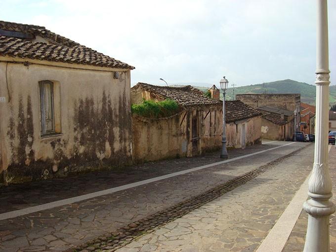 Gli edifici risalgono ai primi insediamenti abitativi del XVIII secolo, quando il territorio di Santadi rifiorì con la ripresa
