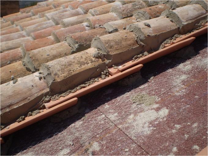Sopra la guaina il tetto è ultimato con tegole in coppi